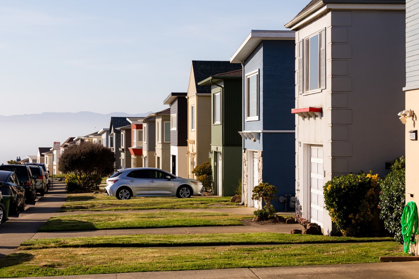 Mortgage rates drop for the first time in 2 months, but demand still falls further