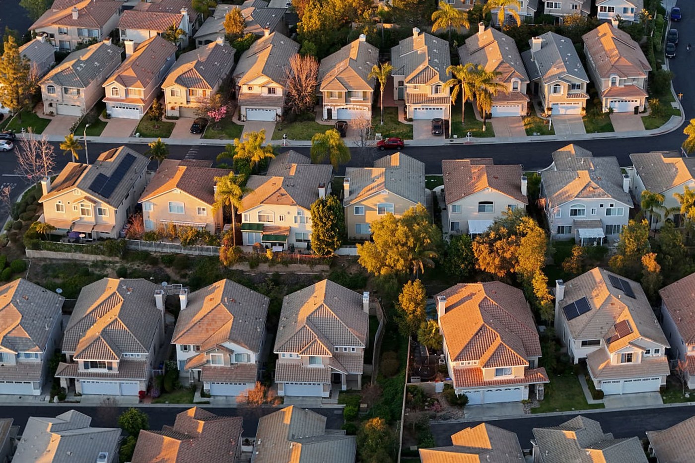 Even more borrowers choose riskier mortgages, as higher interest rates crush affordability