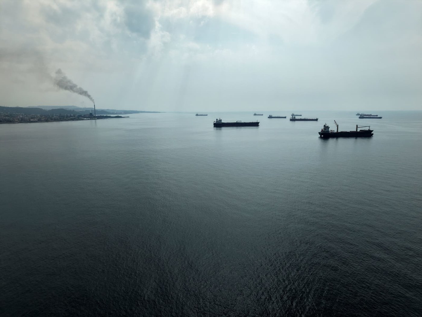 Oil falls as renewed diplomatic efforts to end Mideast conflict ease supply concerns