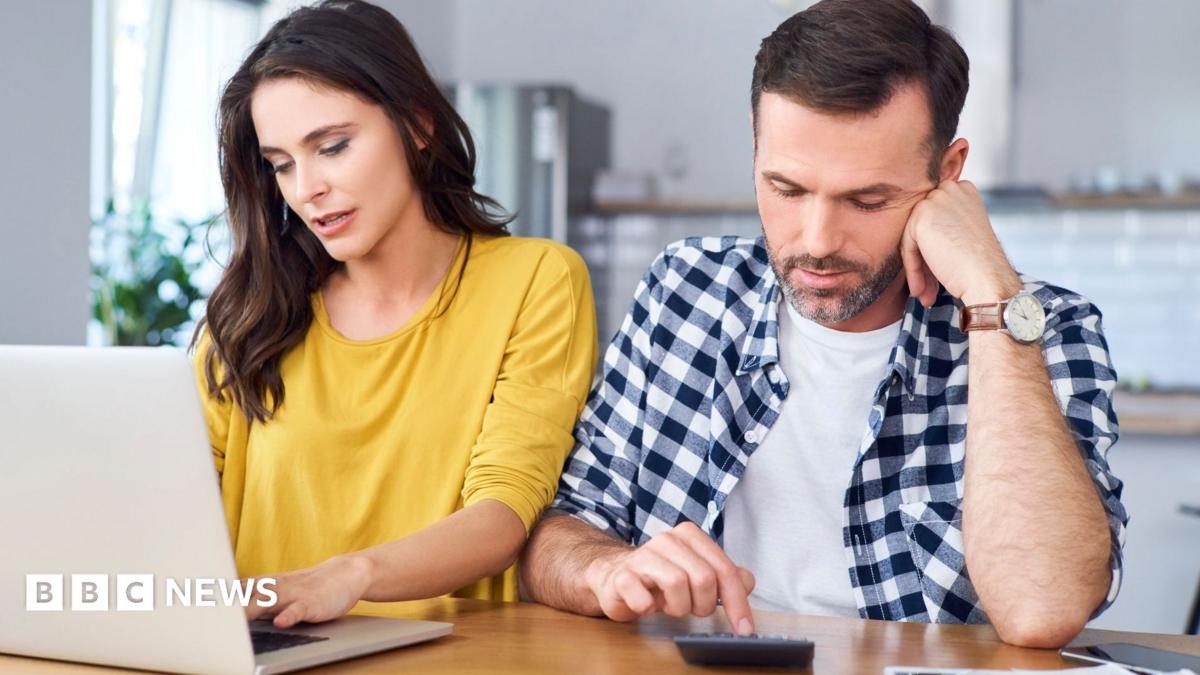 Home sellers cut asking prices on 3,000 properties a day