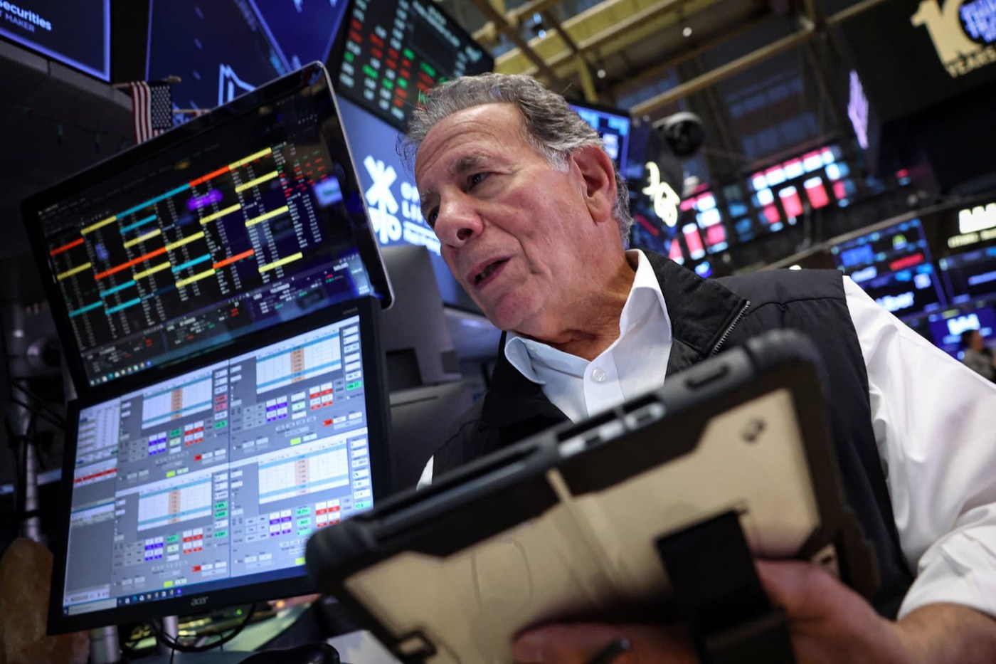 Hedge funds hold a record share of the $30 trillion Treasury market. What could go wrong?